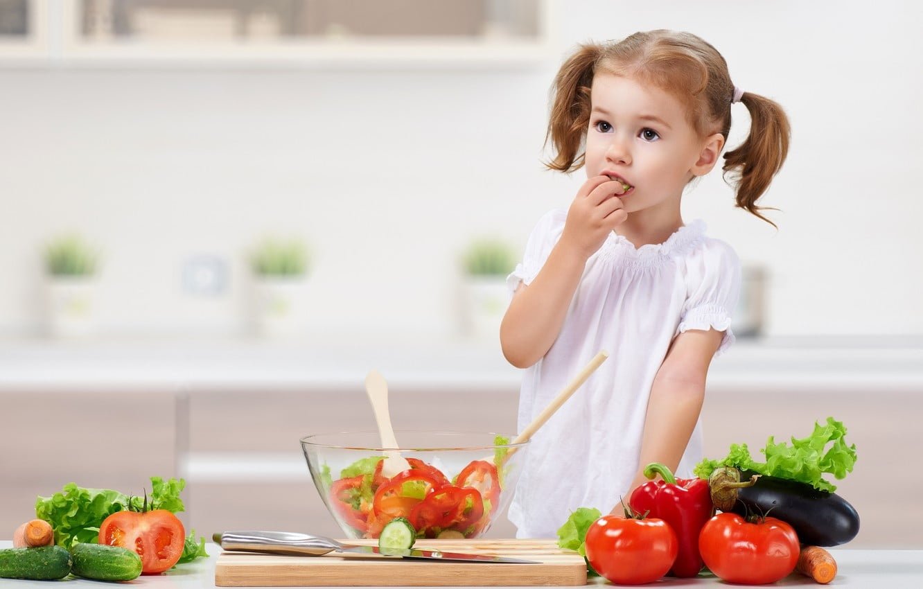 Çocukları sebzeleri denemeye zorlamayın, cesaretlendirin