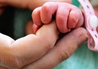 Doğum sırasında anne ve bebek ölümleri üç kat arttı