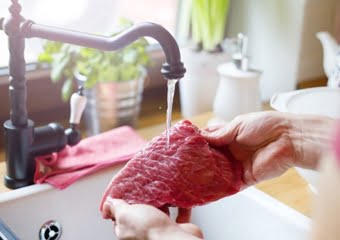 Etin yıkanması bakteriyel zehirlenmelere yol açıyor