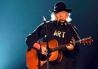 Neil Young, şarkılarının haklarını 150 milyon dolara sattı