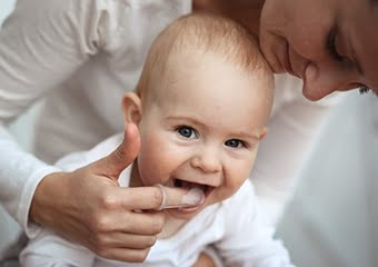 Pandemi sebebiyle bebeklerin ilk diş muayenesini ertelemeyin