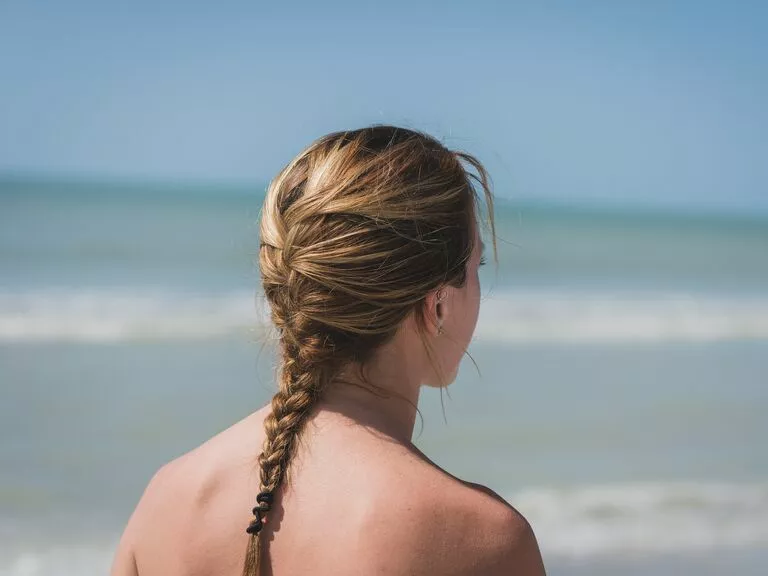 These hairstyles are saviors for hot days!