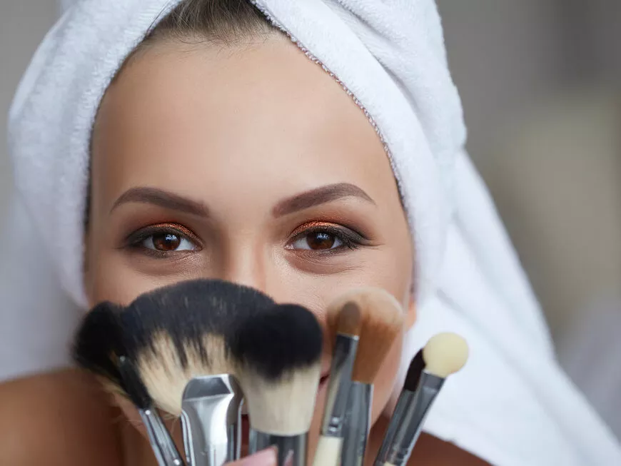 5 Make-up-Tricks, die dich sofort 10 Jahre jünger aussehen lassen